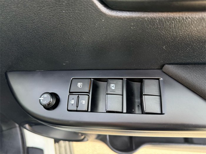 2019 Toyota Hilux SR