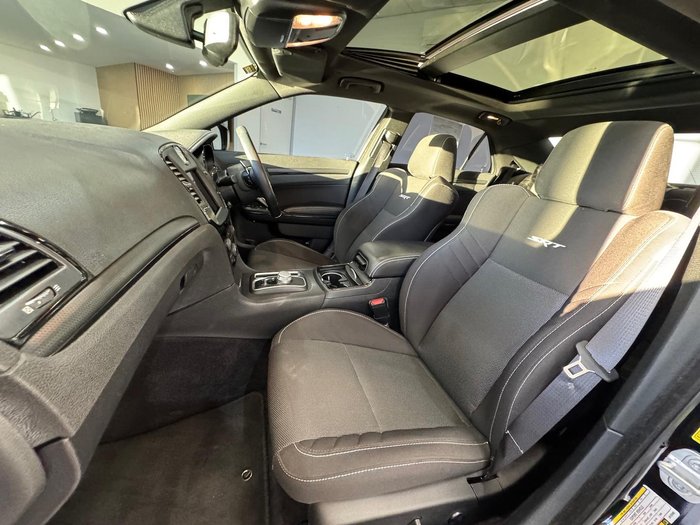 2018 Chrysler 300 SRT Core