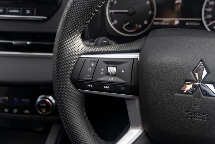 2024 Mitsubishi Outlander LS