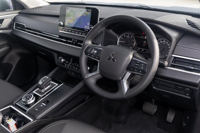 2024 Mitsubishi Outlander LS