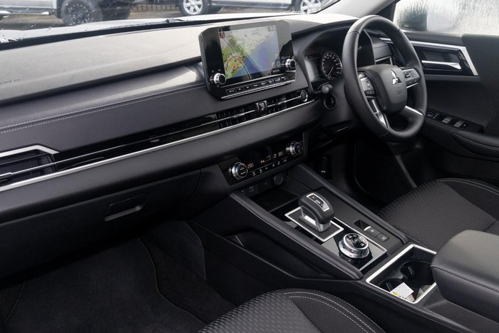 2024 Mitsubishi Outlander LS