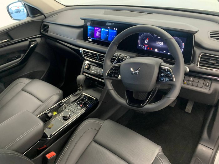 2025 MAHINDRA XUV700 AX7L