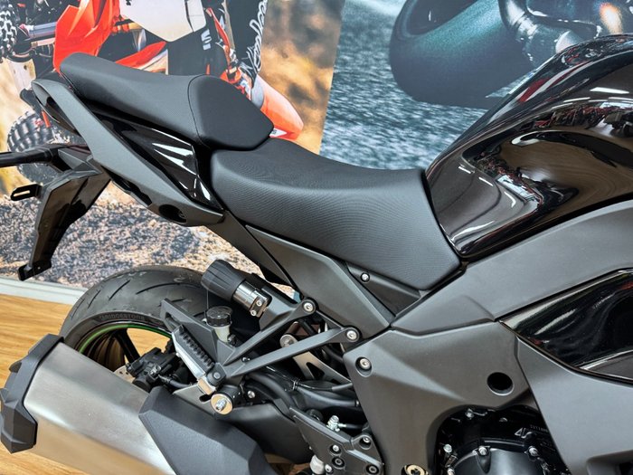 2025 Kawasaki NINJA 1100SX METALLIC DIABLO BLACK