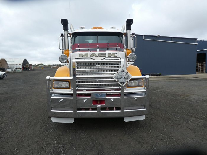 2017 MACK Clxt Superliner YELLOW