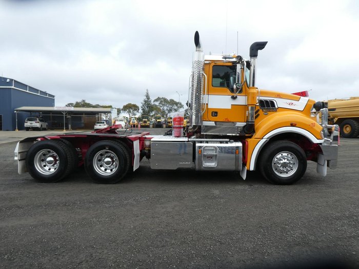 2017 MACK Clxt Superliner YELLOW