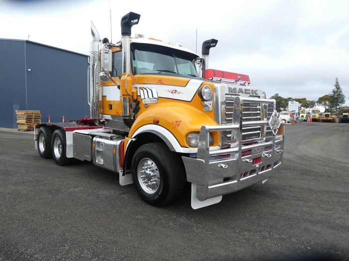 2017 MACK Clxt Superliner YELLOW