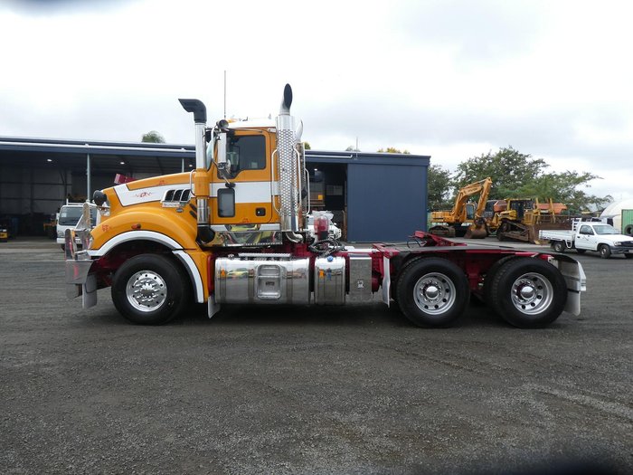 2017 MACK Clxt Superliner YELLOW