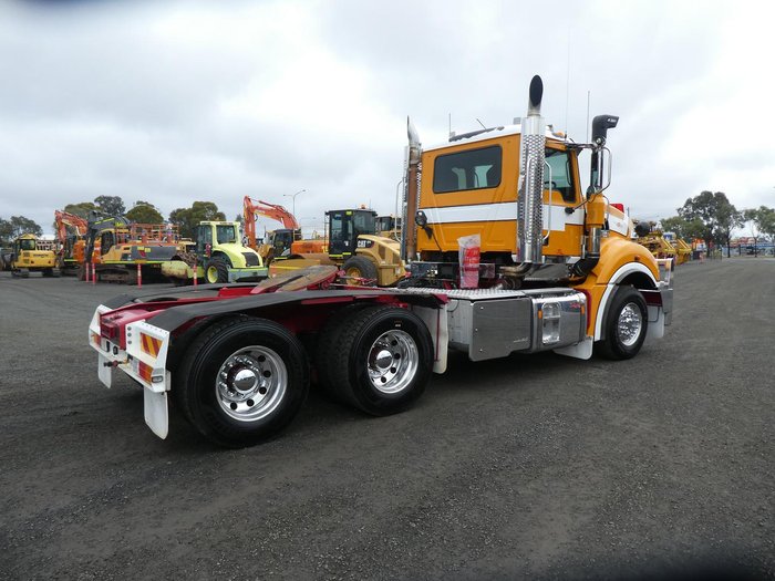 2017 MACK Clxt Superliner YELLOW