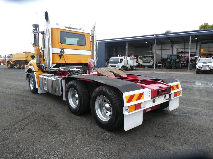 2017 MACK Clxt Superliner YELLOW