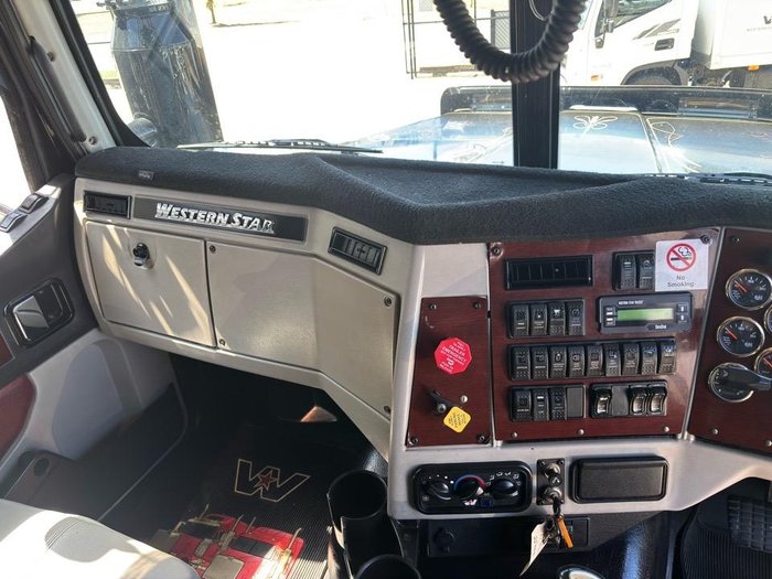 2014 Western Star 4864Fxb Cummins X15 With Rebuild History In Stock Now! Black