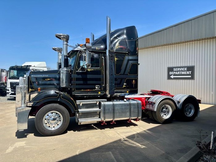 2014 Western Star 4864Fxb Cummins X15 With Rebuild History In Stock Now! Black