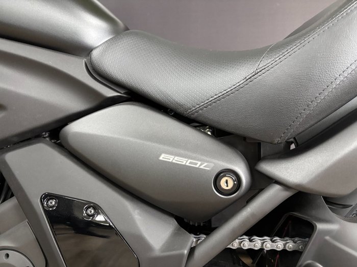 2025 Kawasaki VULCAN S METALLIC SPARK BLACK