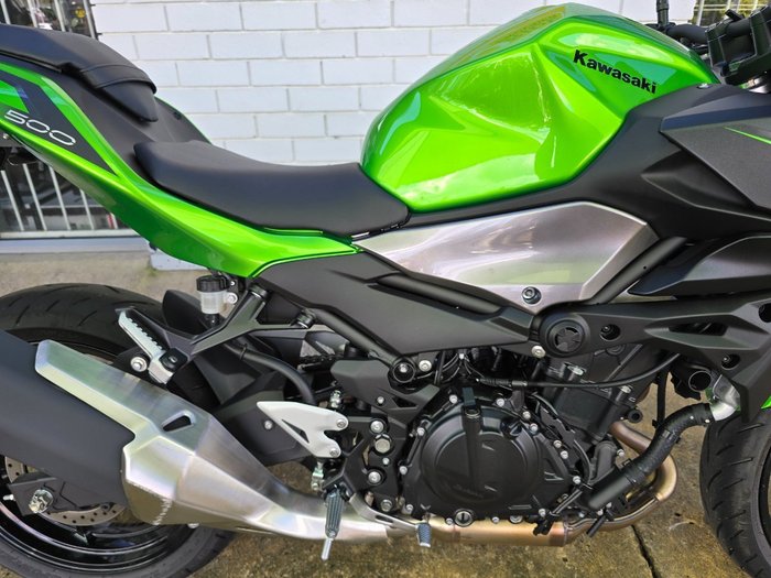 2025 Kawasaki Z500 Green