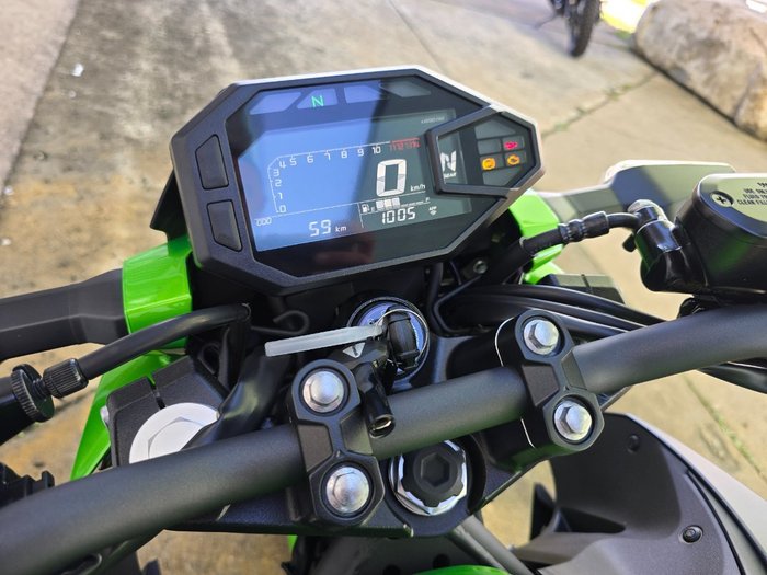 2025 Kawasaki Z500 Green