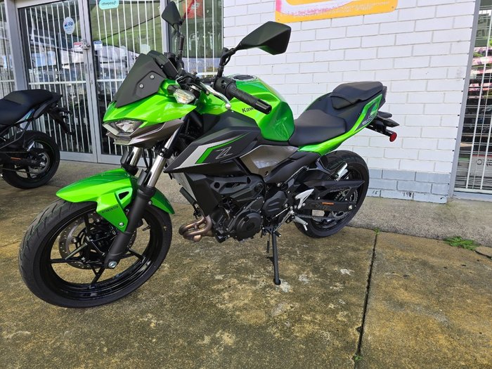 2025 Kawasaki Z500 Green