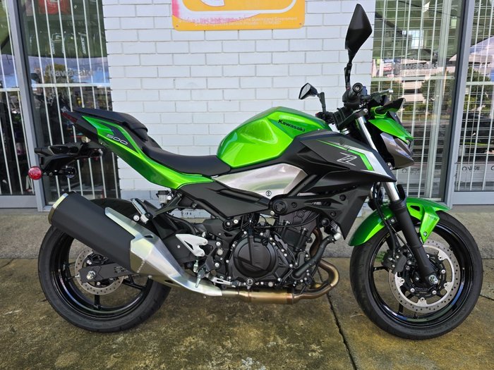 2025 Kawasaki Z500 Green