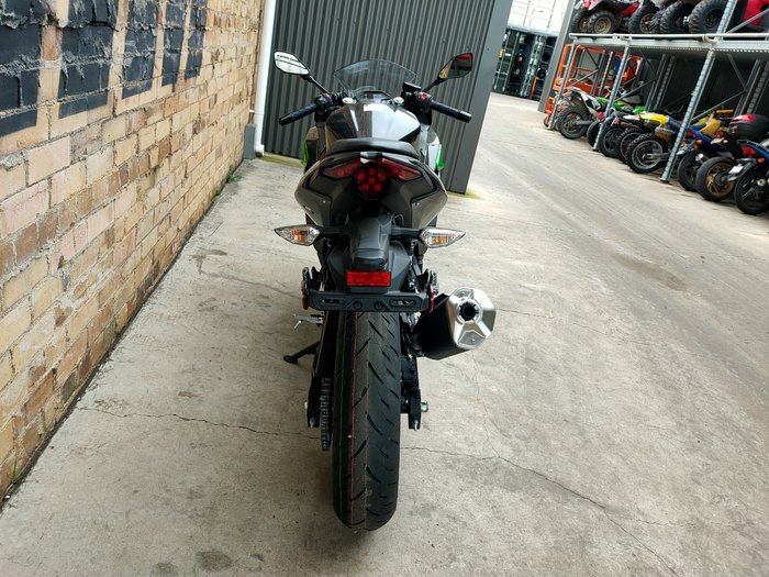 2025 KAWASAKI NINJA 500 (EX500G) ROAD GREY