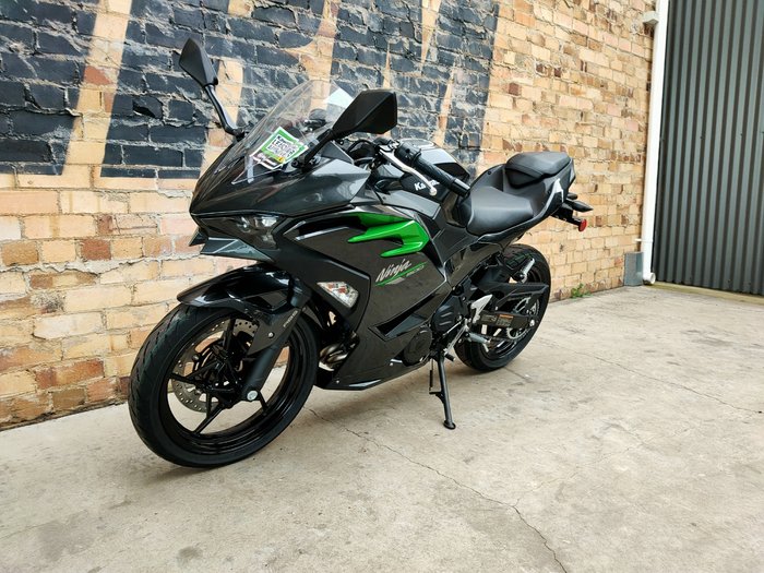 2025 KAWASAKI NINJA 500 (EX500G) ROAD GREY