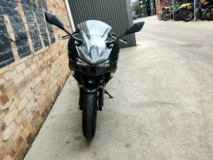 2025 KAWASAKI NINJA 500 (EX500G) ROAD GREY