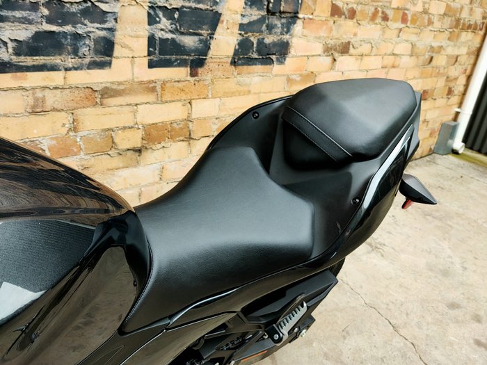 2025 KAWASAKI NINJA 500 (EX500G) ROAD GREY