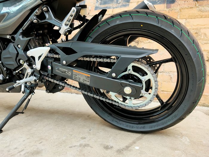 2025 KAWASAKI NINJA 500 (EX500G) ROAD GREY