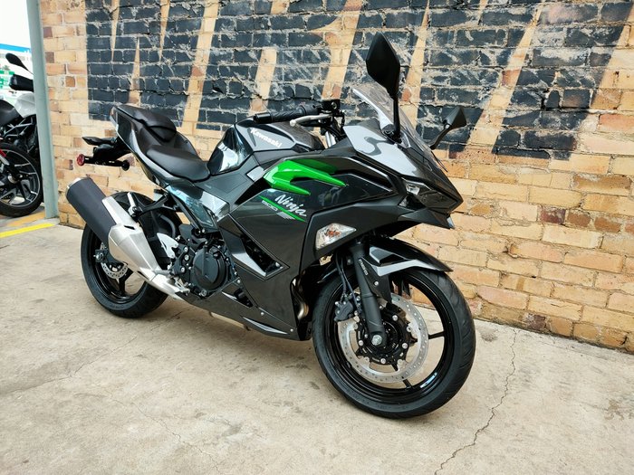 2025 KAWASAKI NINJA 500 (EX500G) ROAD GREY