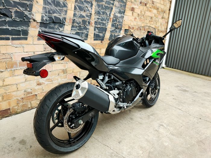 2025 KAWASAKI NINJA 500 (EX500G) ROAD GREY