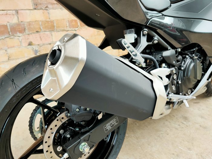 2025 KAWASAKI NINJA 500 (EX500G) ROAD GREY