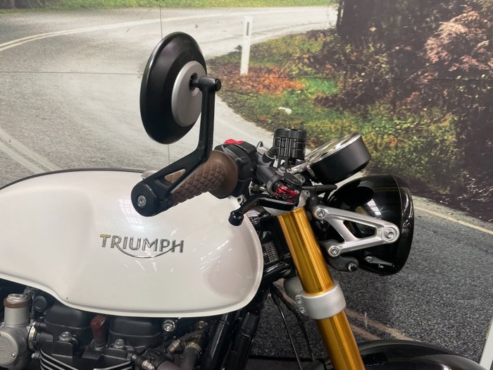 2019 Triumph THRUXTON R White