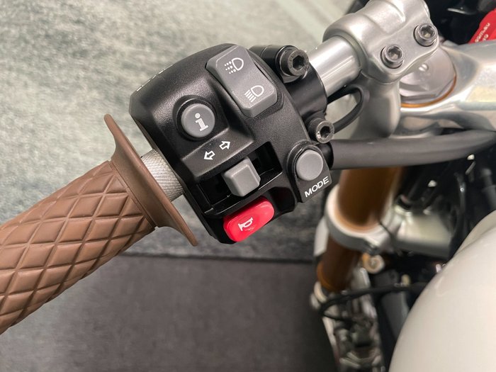 2019 Triumph THRUXTON R White