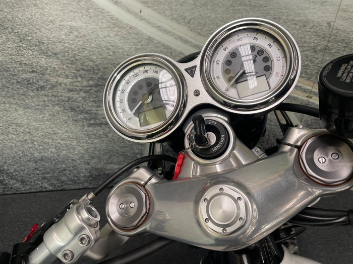 2019 Triumph THRUXTON R White