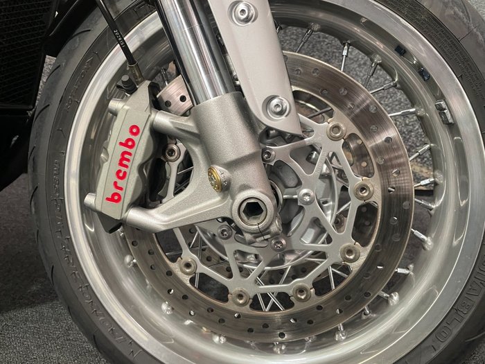 2019 Triumph THRUXTON R White