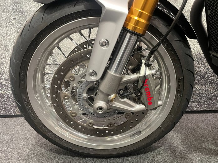 2019 Triumph THRUXTON R White