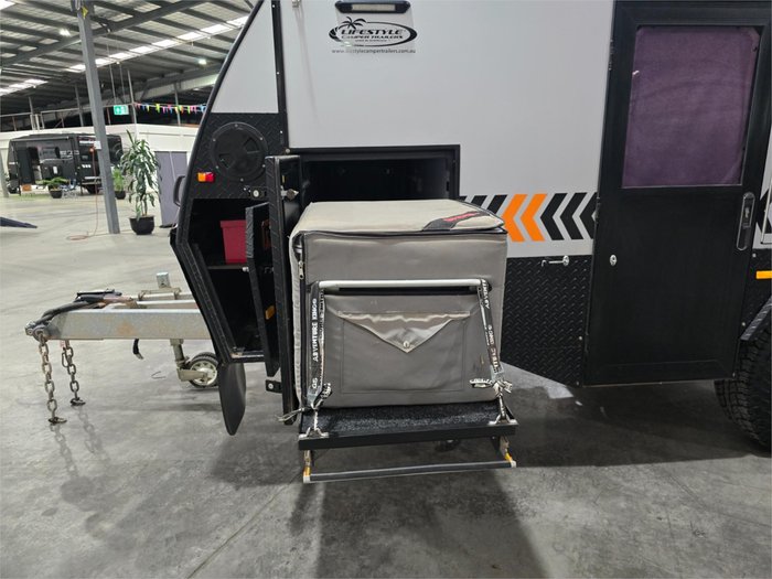 2018 Lifestyle Campers RECONN