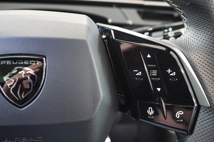 2025 Peugeot 5008 GT Premium Hybrid