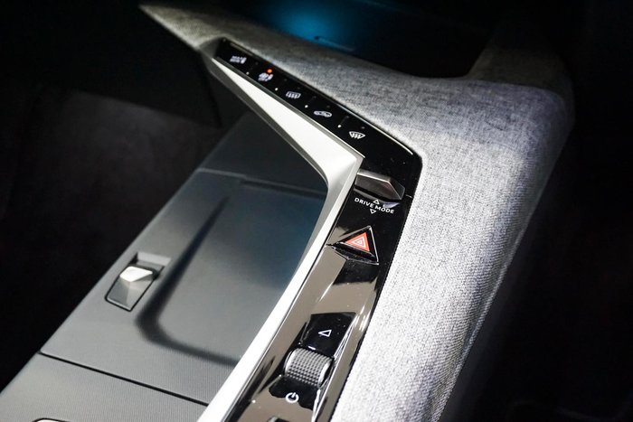 2025 Peugeot 5008 GT Premium Hybrid
