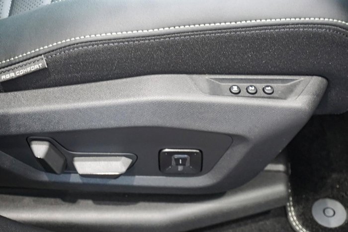 2025 Peugeot 5008 GT Premium Hybrid