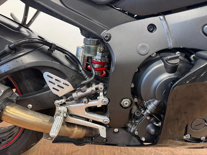 2005 Yamaha YZF-R6 BLACK