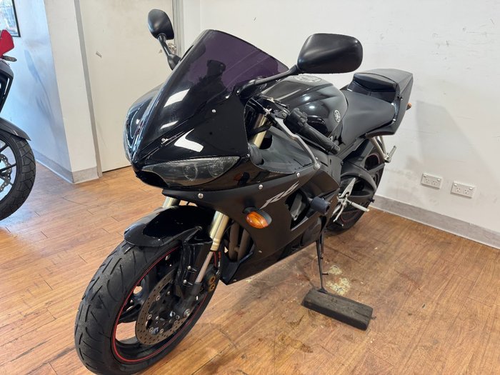 2005 Yamaha YZF-R6 BLACK