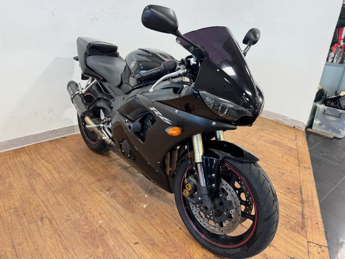 2005 Yamaha YZF-R6 BLACK