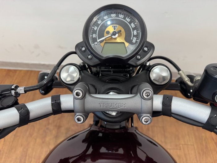 Triumph 2017 TRIUMPH 1200CC BOBBER