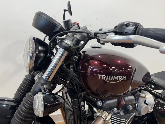 Triumph 2017 TRIUMPH 1200CC BOBBER