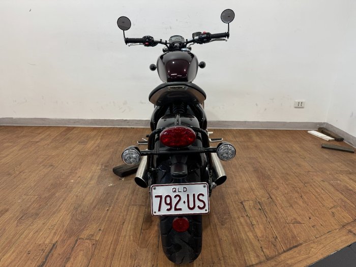 Triumph 2017 TRIUMPH 1200CC BOBBER