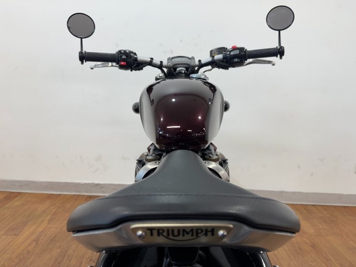 Triumph 2017 TRIUMPH 1200CC BOBBER