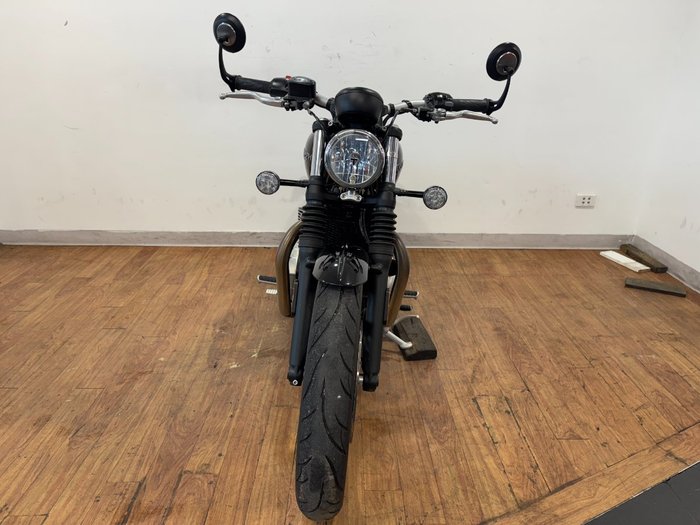 Triumph 2017 TRIUMPH 1200CC BOBBER