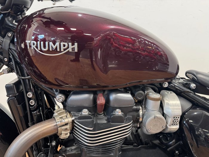 Triumph 2017 TRIUMPH 1200CC BOBBER