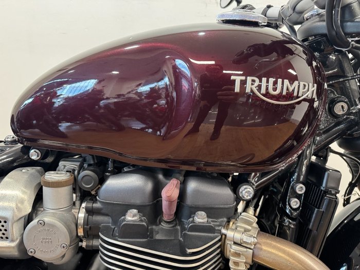 Triumph 2017 TRIUMPH 1200CC BOBBER