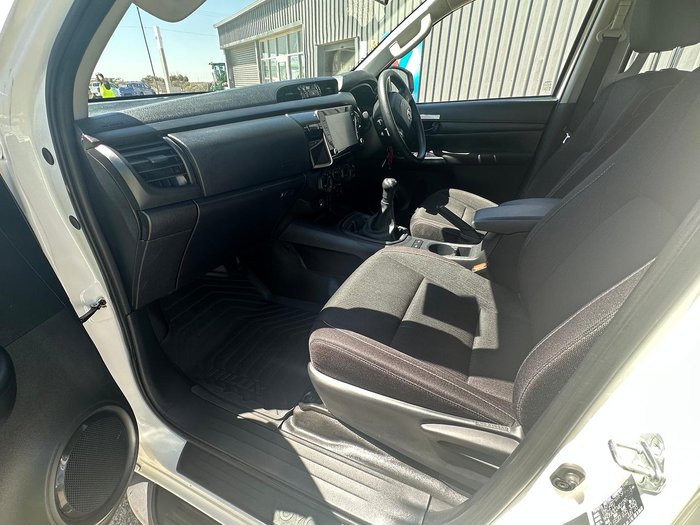 2023 Toyota Hilux SR