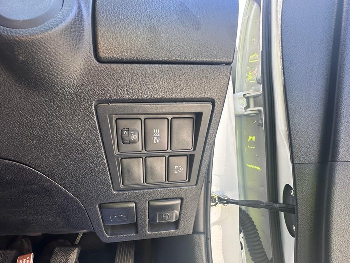 2023 Toyota Hilux SR