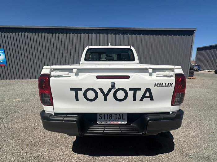 2023 Toyota Hilux SR